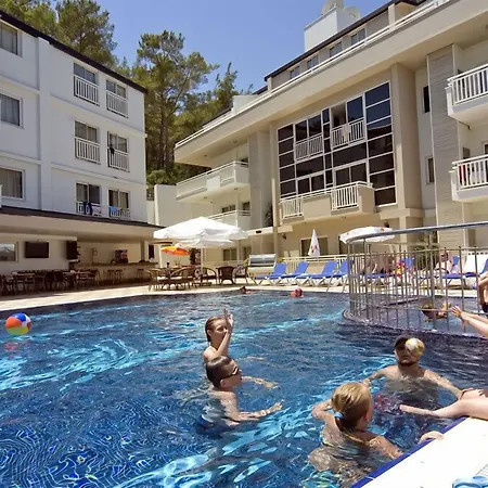 Ξενοδοχείο με διαμερίσματα Viking Express Hotel Κεμέρ